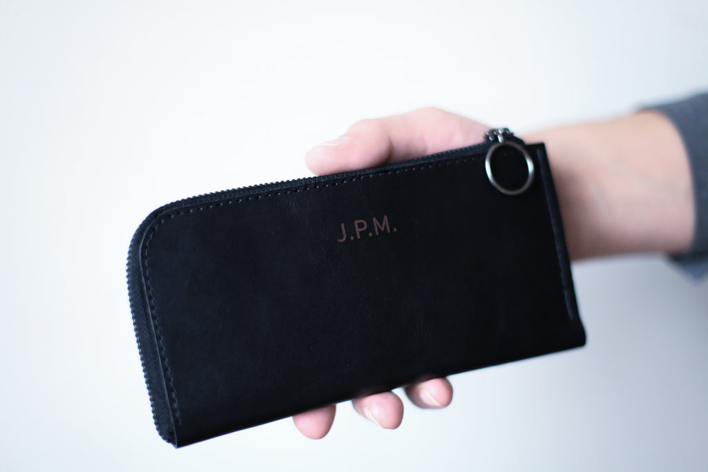 Form iPhone 13 Zip Wallet